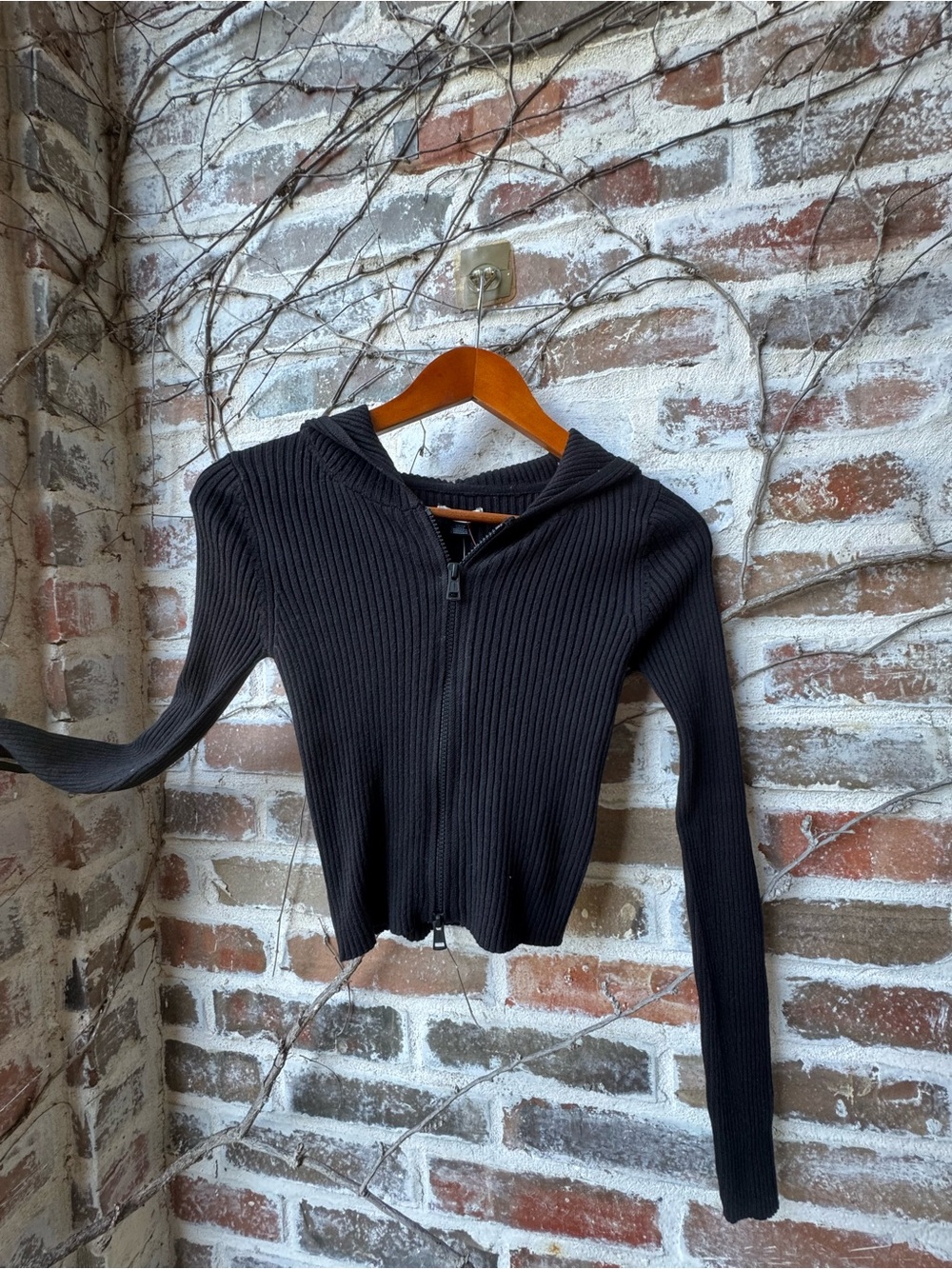NWT American Eagle Black Ribbed Knit Cropped Zip-Up Hoodie - Size S